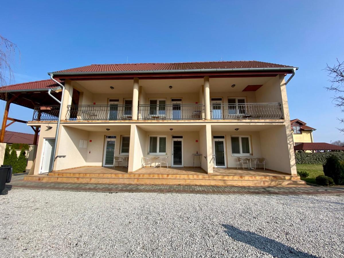 Apartmanovy Dom Flora Veľký Meder Eksteriør bilde